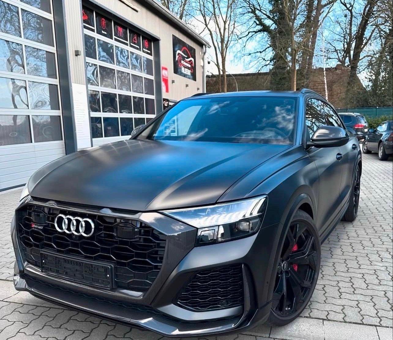 Foliencrew – Audi RSQ8: Vollfolierung Schwarz Matt