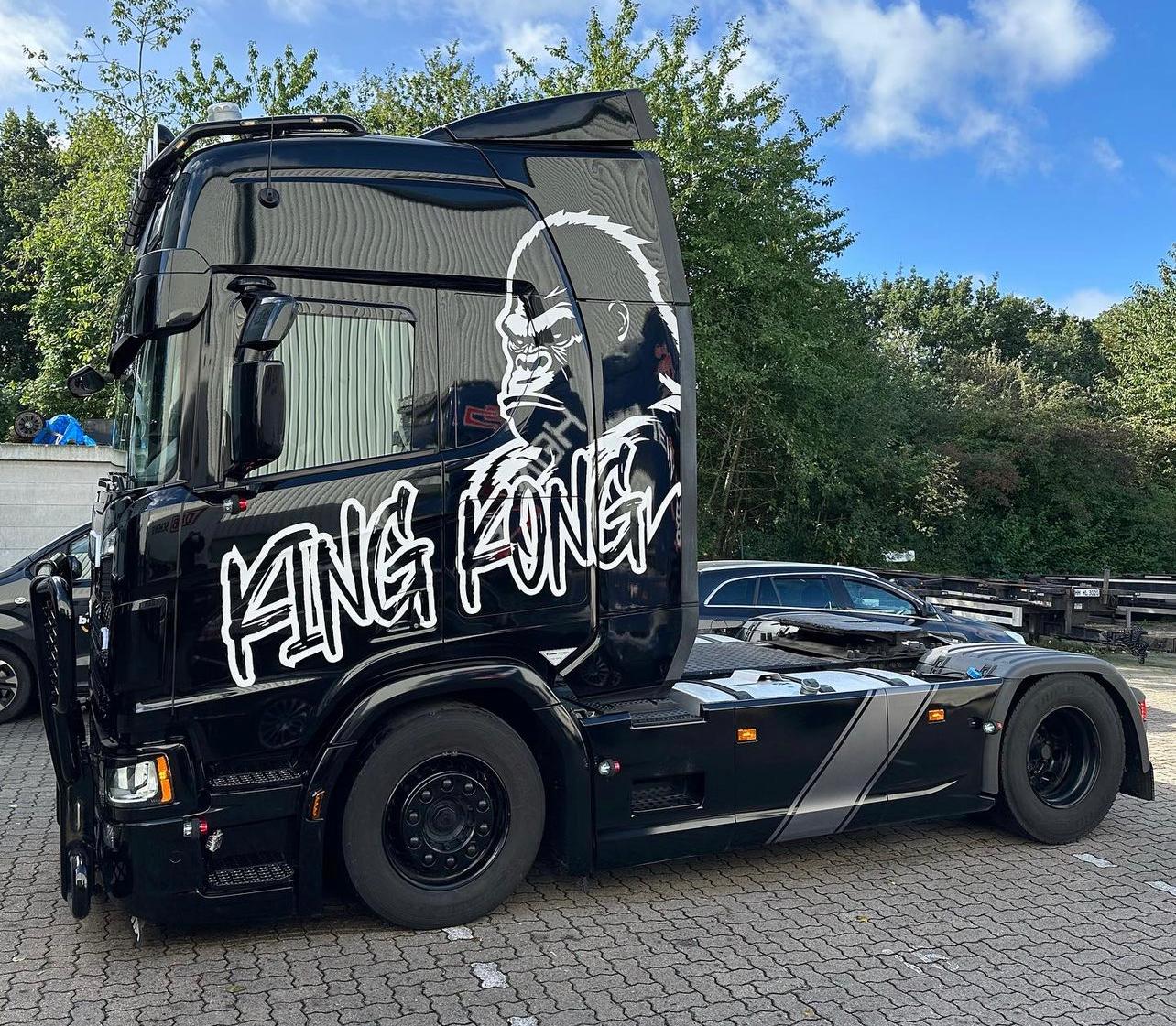 Foliencrew – LKW King Kong: Fahrzeugbeschriftung Großformat